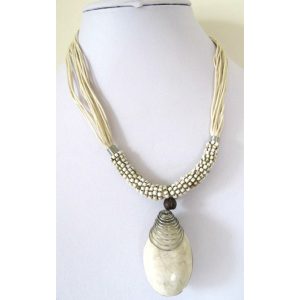 1960s ivory marble vintage necklace AF154